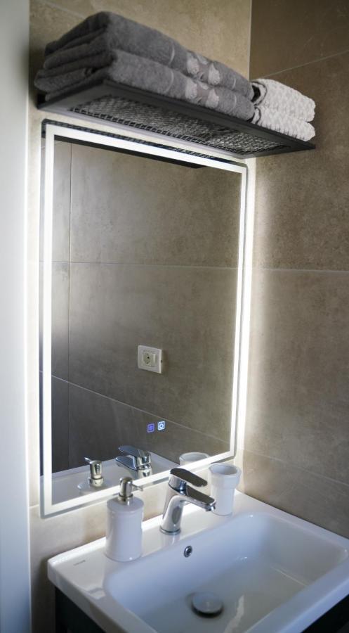 Stylish Apartment Near Tirana Center Esterno foto